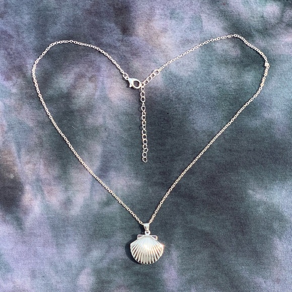 Shell Locket Necklace - Picture 2 of 7